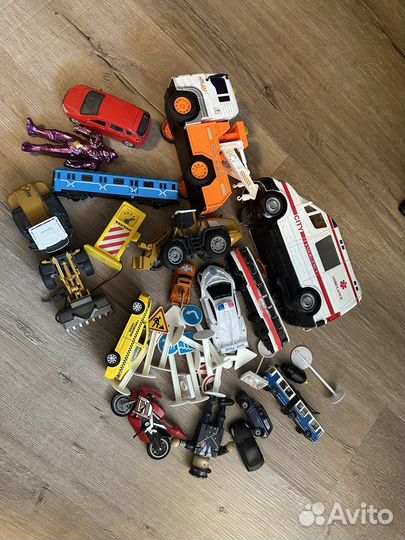 Игрушки пакетом машинки