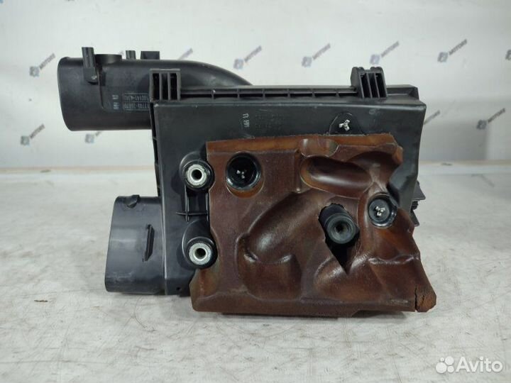 Корпус воздушного фильтра правый Lexus Ls460 USF40