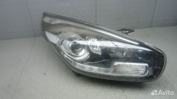 Фара правая Kia Carens