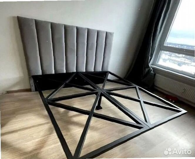 Кровать двуспальная парящая мягкая