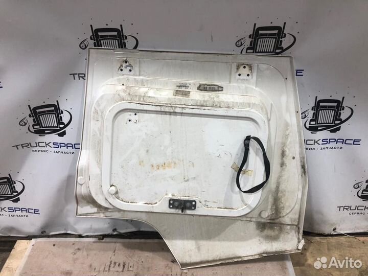 82576239 Крышка инструмент. ящика Renault T