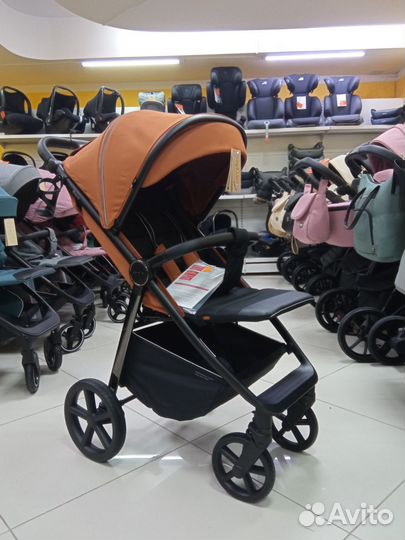 Коляска прогулочная