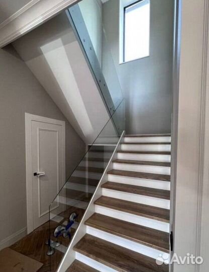 Ограждения из стекла для балконов и второго света