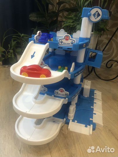 Детская парковка для машинок