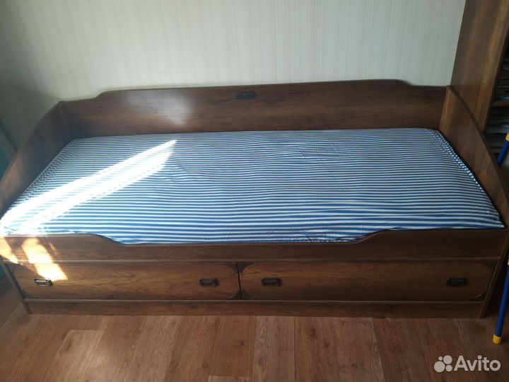 Кровать детская/подростковая бу без матраца