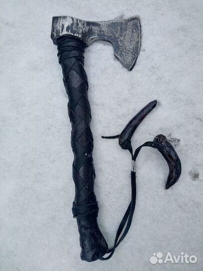 Кованый топор ручной работы медведь