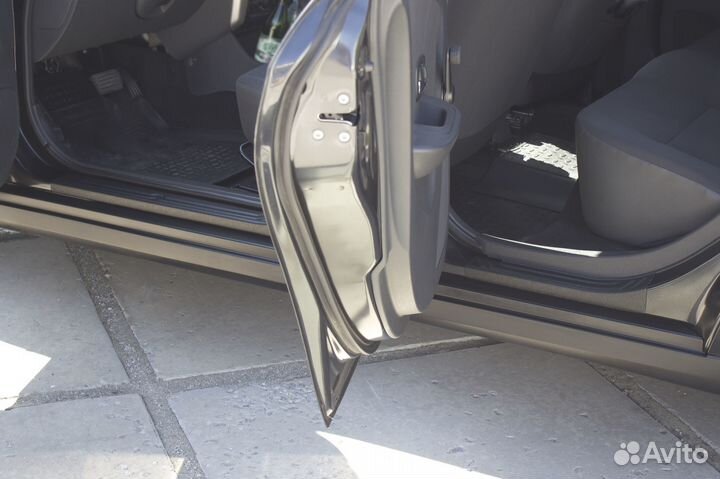 Накладки на пороги Nissan Almera G15 (13-18) RA