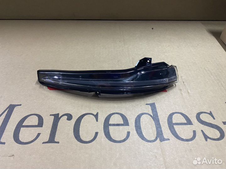 Повторитель поворота левый Mercedes W213