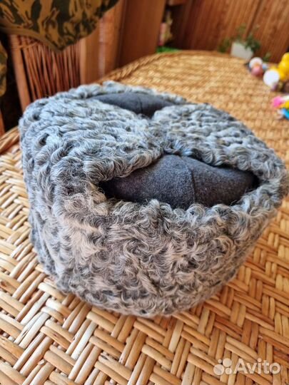 Каракулевая шапка