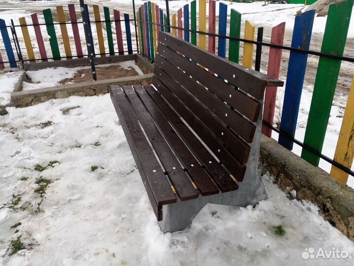 Лавочка уличная