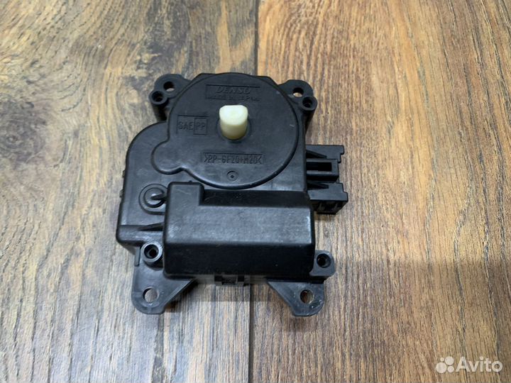 Mitsubishi Pajero IV Моторчик заслонки отопителя