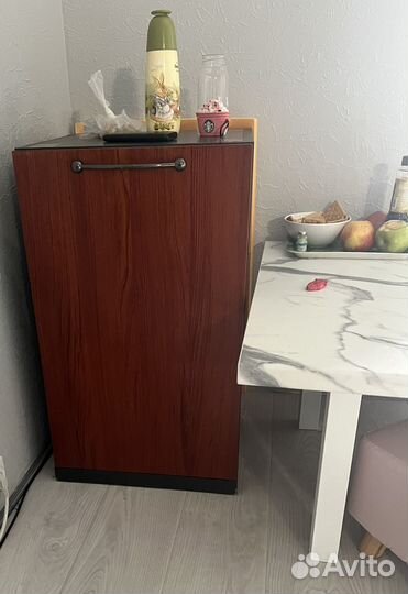 Мини холодильник и тумба