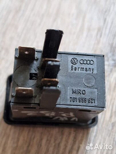 Кнопка обогрева заднего стекла VW Passat B3