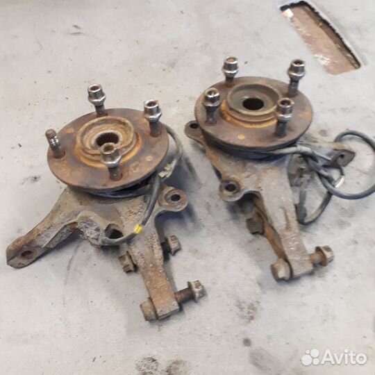 Ступица(поворотный кулак) перед. Мицубиси Лансер 9