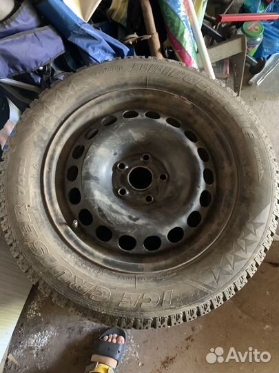 Bridgestone Ice Cruiser 7000 215/60 R16