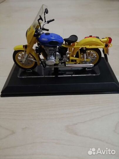 Модель мотоцикла урал 1:18