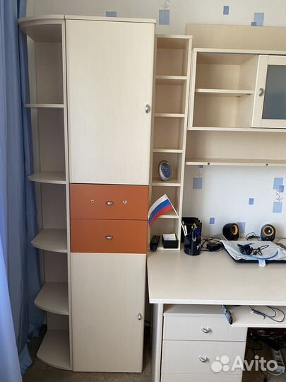 Уголок школьника. Детская стенка со столом