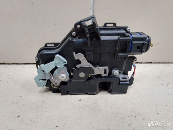 Замок двери передней левой