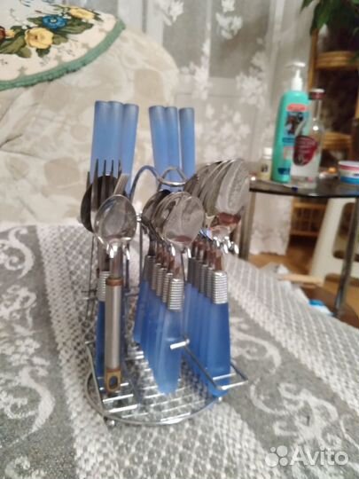 Набор ножей,ложек и вилок