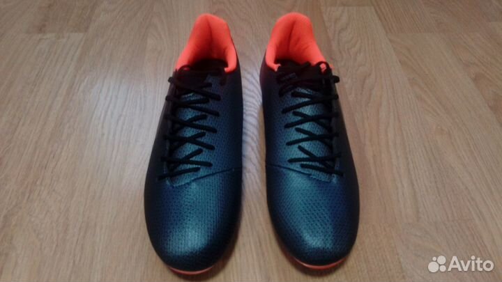 Абсолютно новые футбольные бутсы 45 размера