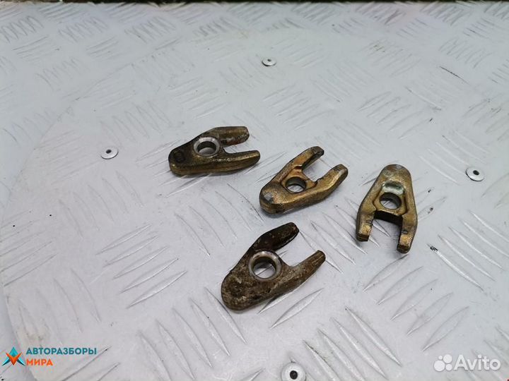 Крепление форсунки Renault Megane 2 2004