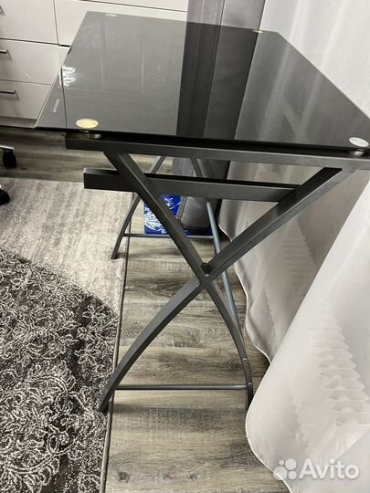 Компьютерный стол стеклянный