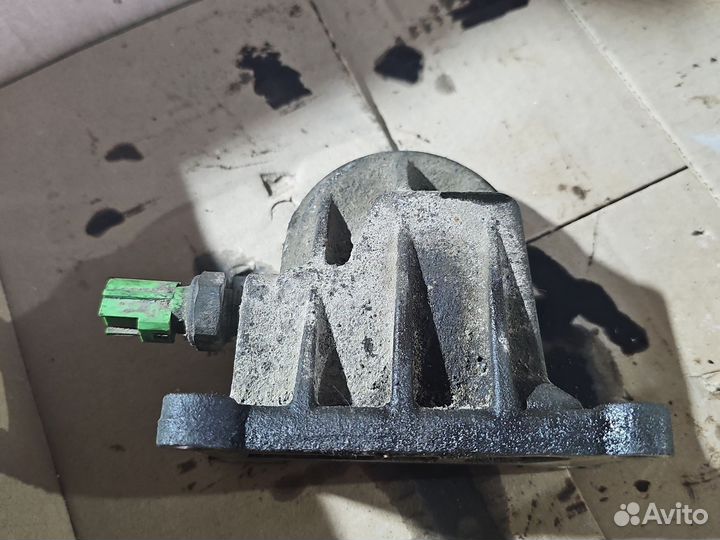 Кронштейн масляного фильтра Ford Mondeo 3 chba 1.8