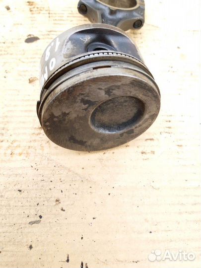 Поршень с шатуном Опель Омега А 18SV