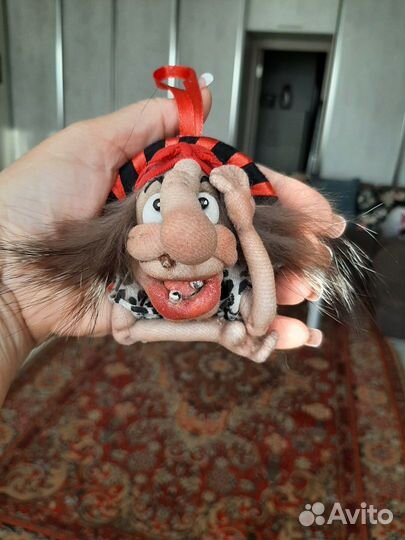 Санта, Ягули,снежинки, снеговики - подвесы, броши