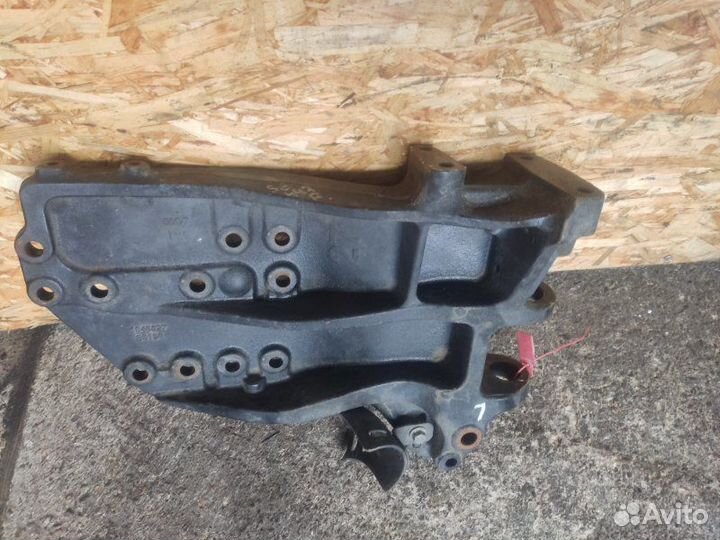 Кронштейн бампера правый Scania