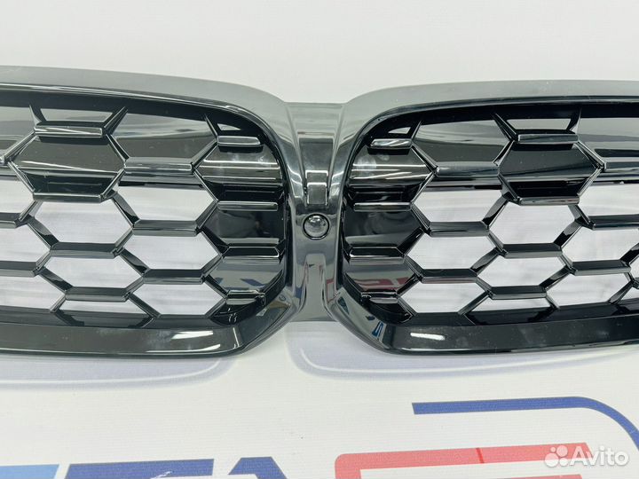 Решетка радиатора BMW G20 рест соты черный глянец