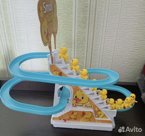 Игрушка уточки на горке