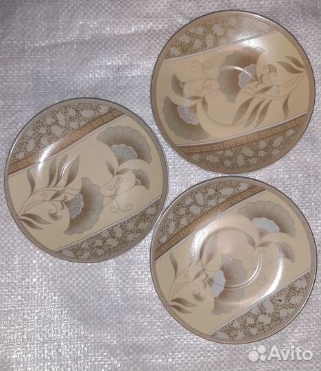 Блюдца от сервизов