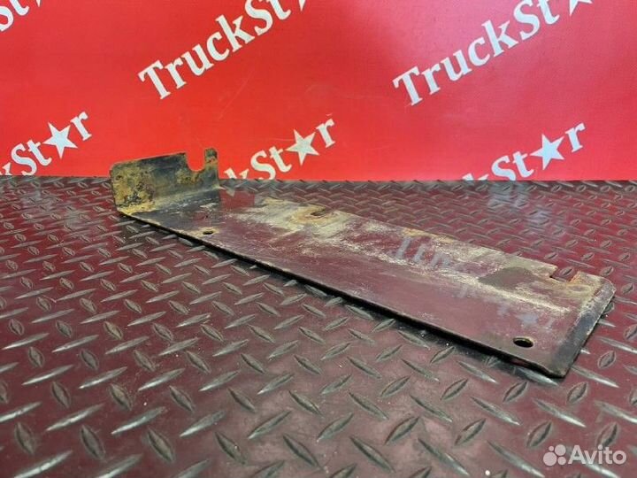 Кронштейн габарита правый Daf XF105