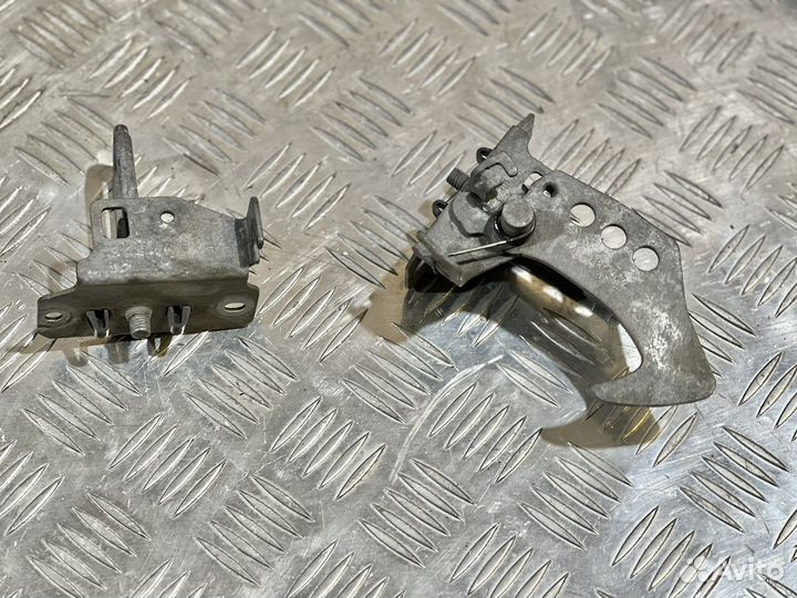 Крюк капота BMW X3 F25 X4 F26