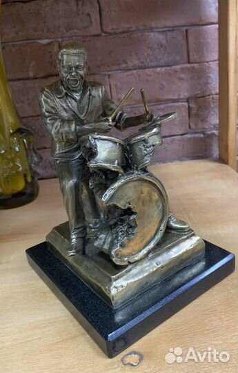 Красивая бронзовая статуэтка Барабанщик, джазмэн