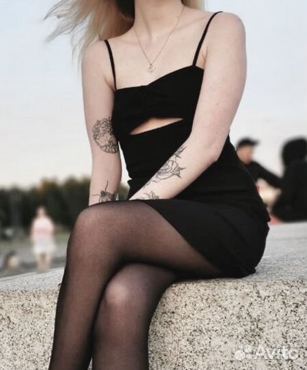 Плаьте bershka с вырезом под грудью y2k