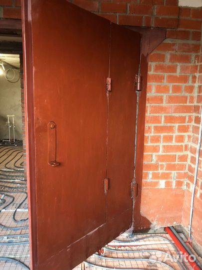 Двери гаражные металлические