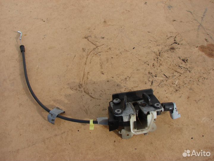 Замок борта заднего Land Rover Discovery III