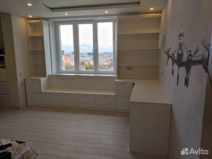 Рабочая зона у окна IKEA