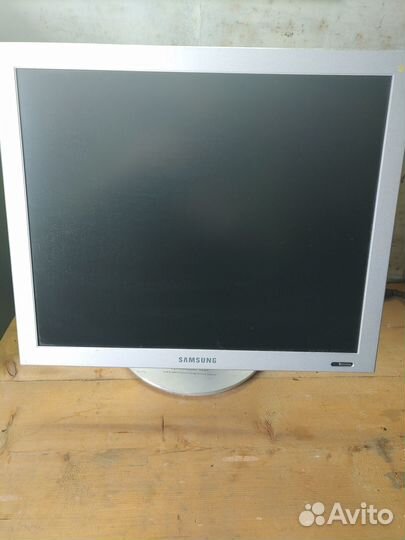 Монитор Samsung SyncMaster 173p