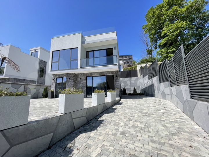 Дом 180 м² на участке 4 сот.