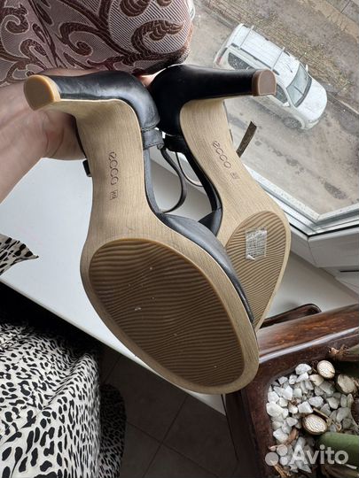 Босоножки ecco 40