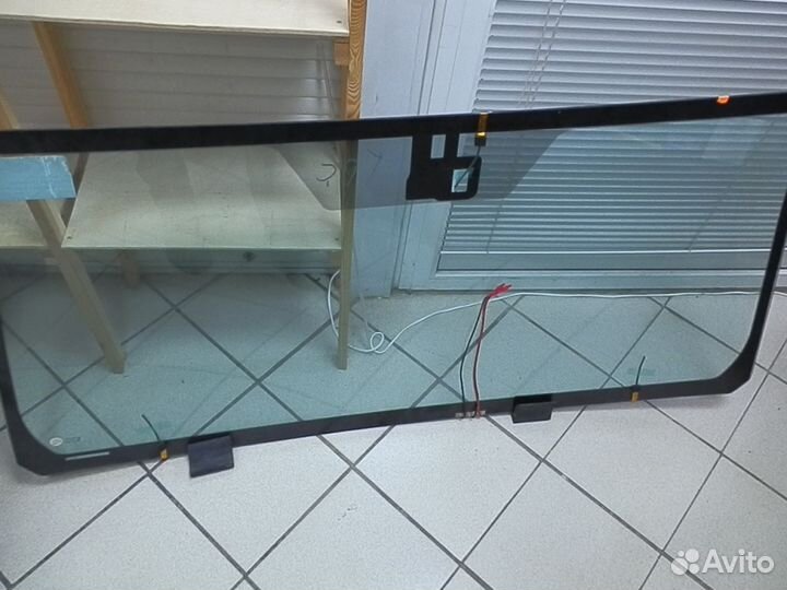 Стекло лобовое (ветровое) Toyota Land Cruiser 200