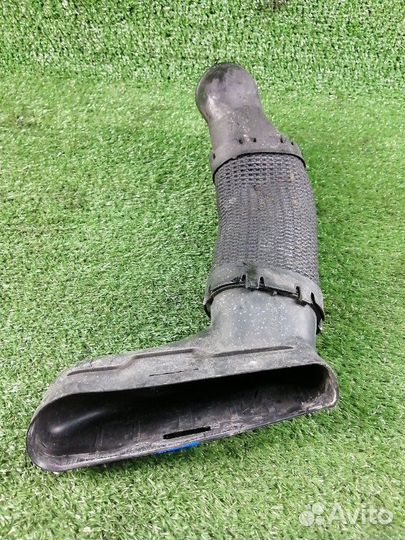 Патрубок воздушного фильтра передний правый