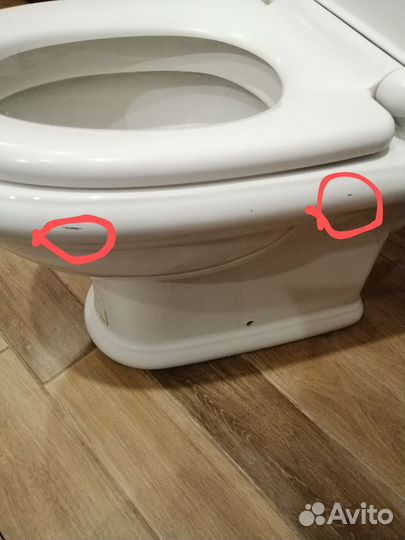 Унитаз в сборе и раковина с тумбой