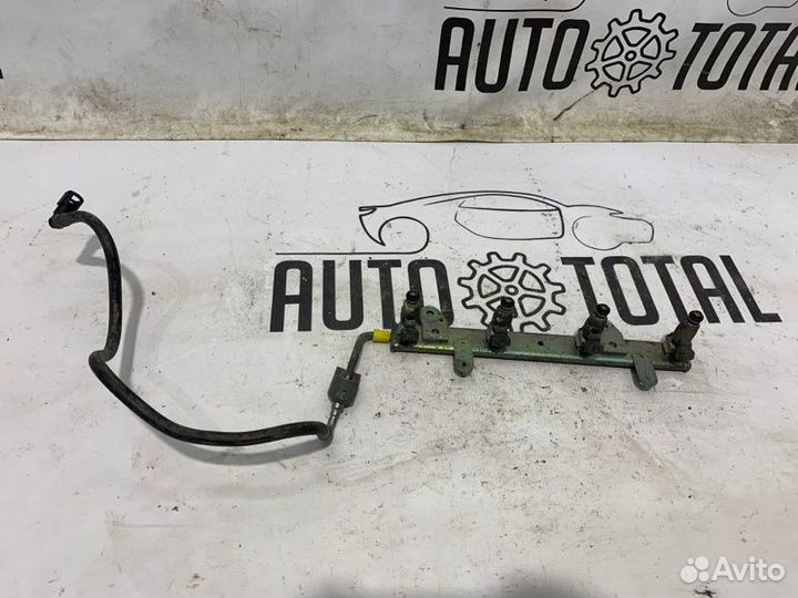 Рампа с форсунками Nissan X-Trail T30 QR20DE 2004