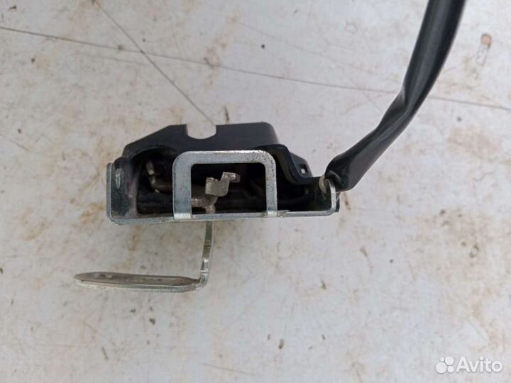 Замок крышки багажника Honda civic 4D FD