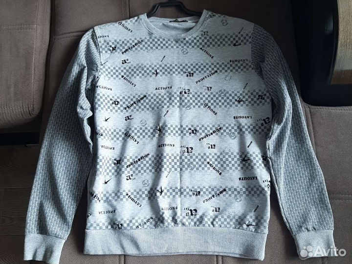 Кофта размера M