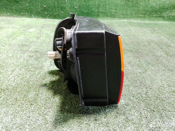 Стоп-сигнал задний правый Mitsubishi Delica PE8W